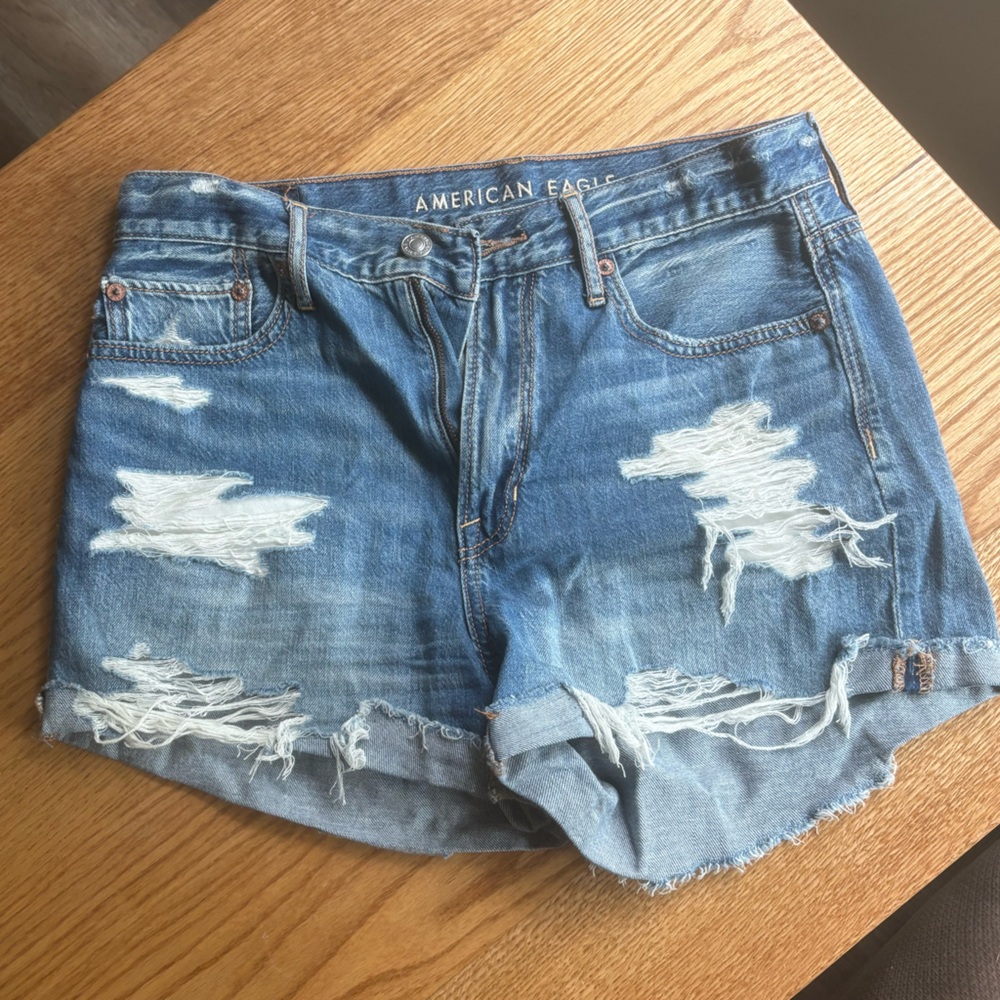 American Eagle size 4 Jean shorts with rips